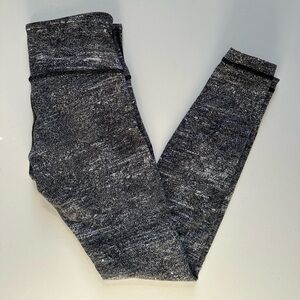 Lululemon wunder under High Rise Legging, Size 6
